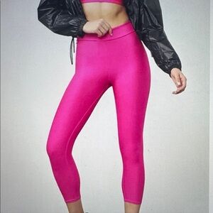 ALO Airlift High-Waisted Conceal Zip Capri - Size M